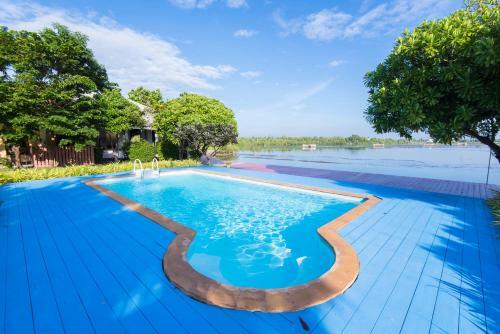 Hotel Baan Talay See Cream Resort