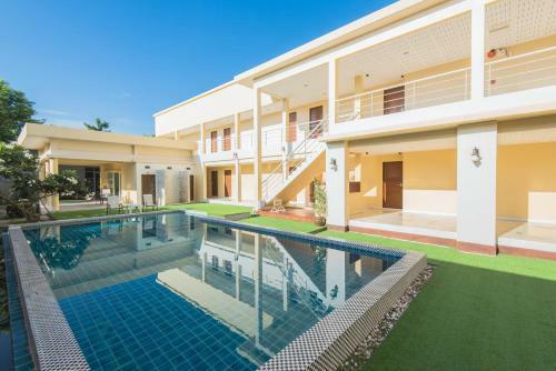 Hotel Baan Talay See Cream Resort