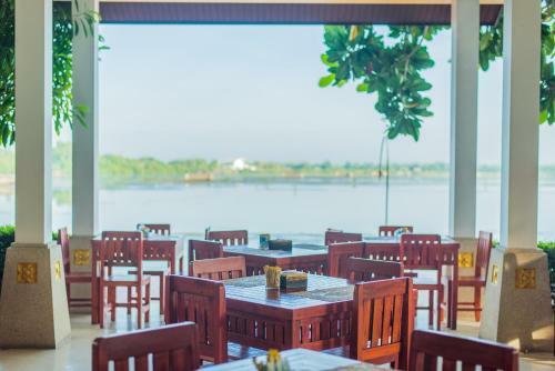 Hotel Baan Talay See Cream Resort