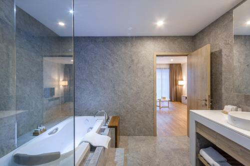 Serenity Hotel And Spa Kabinburi