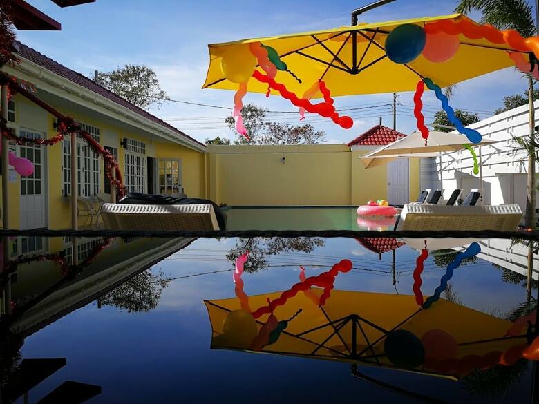 Hostal Barefeet Naturist Resort