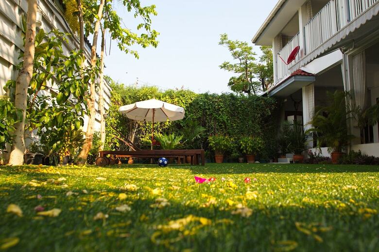 Hostal Barefeet Naturist Resort