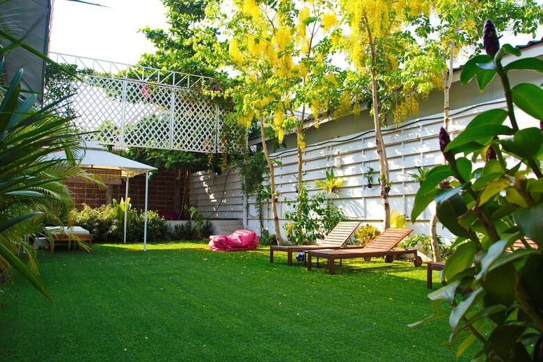 Hostal Barefeet Naturist Resort