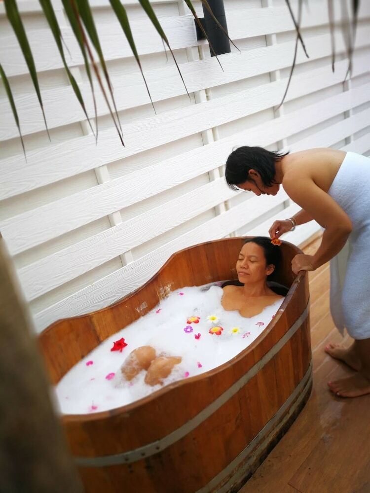 Hostal Barefeet Naturist Resort