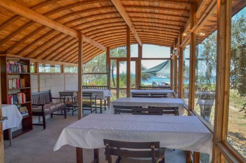 Hotel Oiki Beachcamp