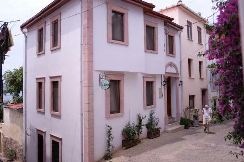 Nil House