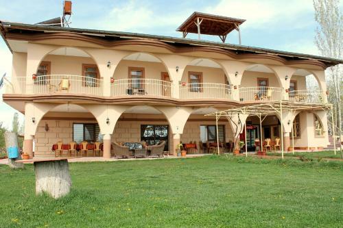 Hostal Sultan Pansion Bird Paradise