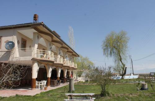 Hostal Sultan Pansion Bird Paradise