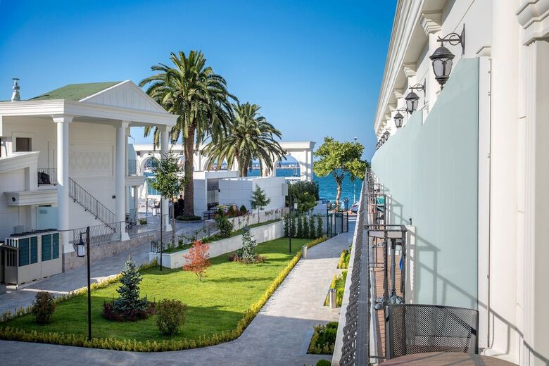 Northdoor Hotel