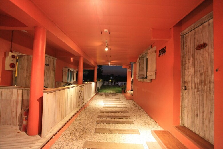 Hotel Edge Of Doggie Moon