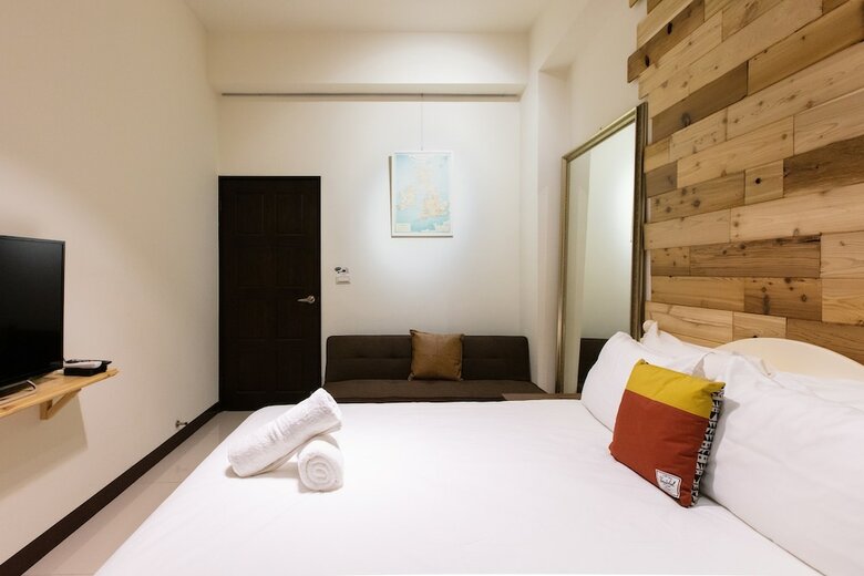 K&b Happy Hostel