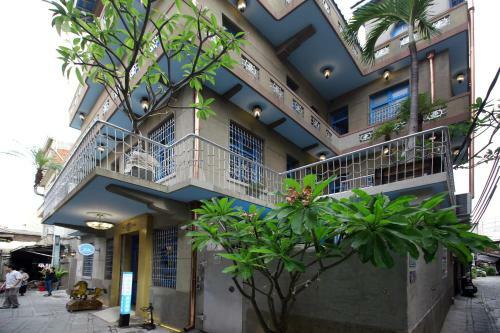 Chikan West House