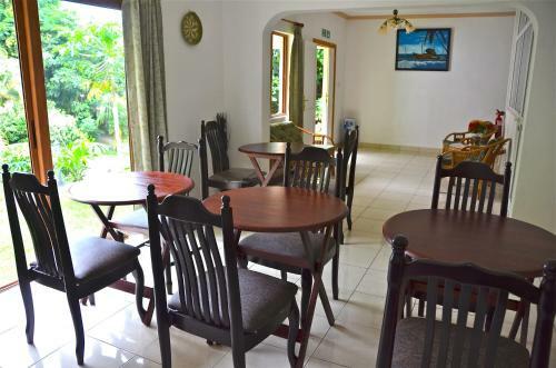 Hostal Forest Lodge