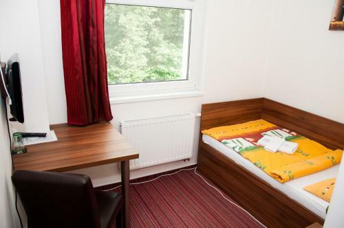Hostal Restaurace A Penzion Zd?n� Bouda
