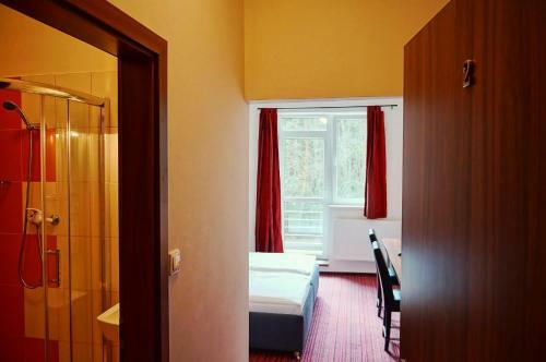 Hostal Restaurace A Penzion Zd?n� Bouda