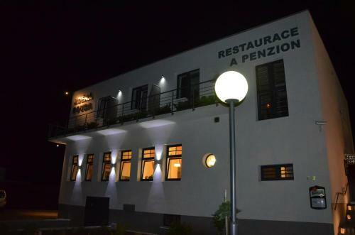 Hostal Restaurace A Penzion Zd?n� Bouda