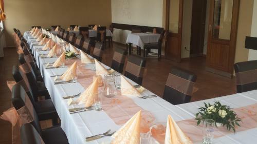 Hostal Restaurace A Penzion Zd?n� Bouda