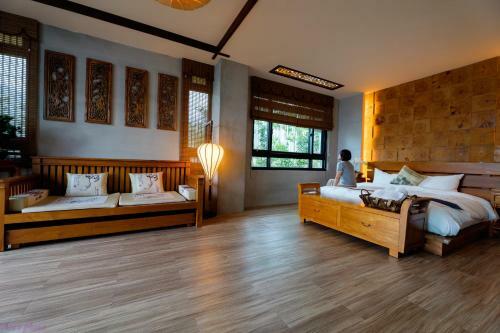 Roaming Cloud Sun Moon Lake B&B