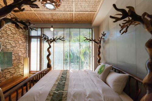 Roaming Cloud Sun Moon Lake B&B