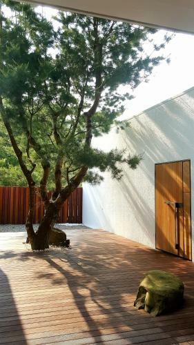 Aroundthetree Hermitage