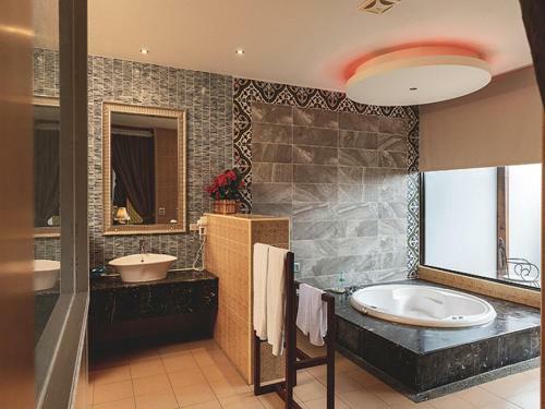 Qin Hai Motel