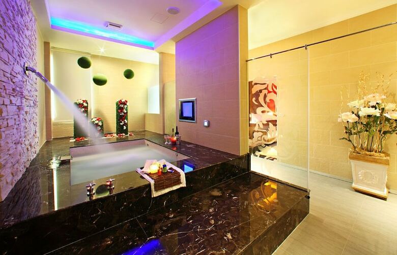 Hotel Le Chateau Motel
