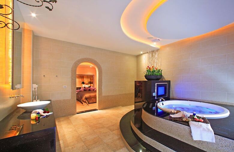 Hotel Le Chateau Motel