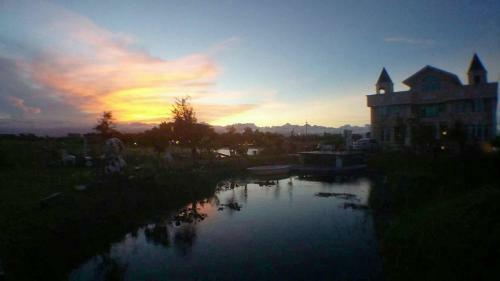 Love Lake Castle