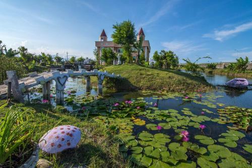 Love Lake Castle