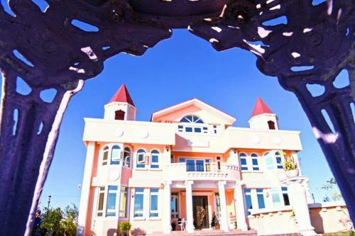 Love Lake Castle