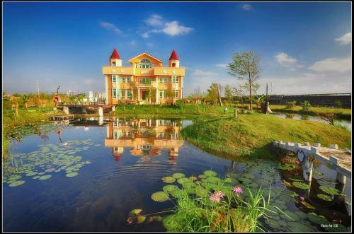 Love Lake Castle