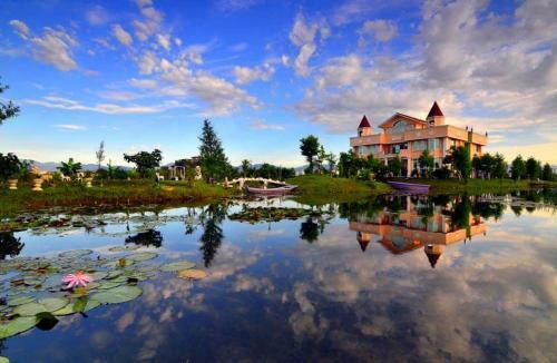 Love Lake Castle
