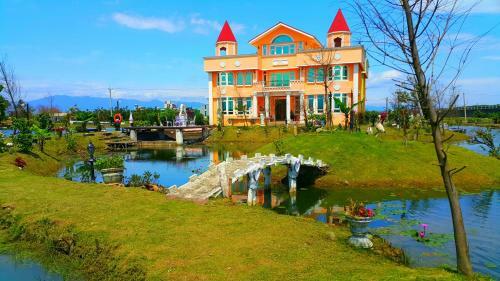 Love Lake Castle