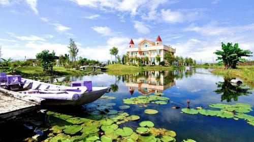 Love Lake Castle