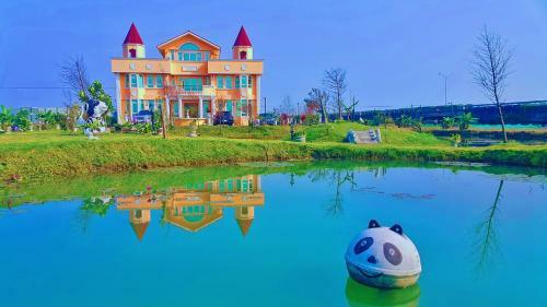Love Lake Castle