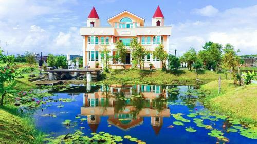 Love Lake Castle