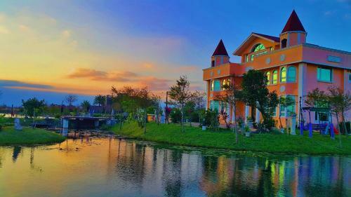 Love Lake Castle