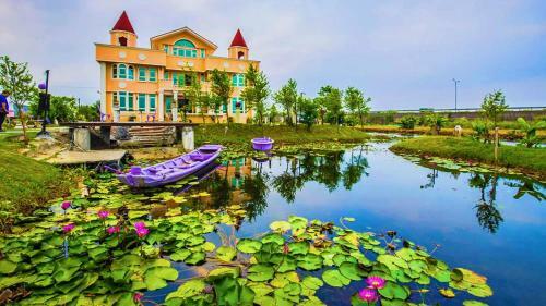 Love Lake Castle