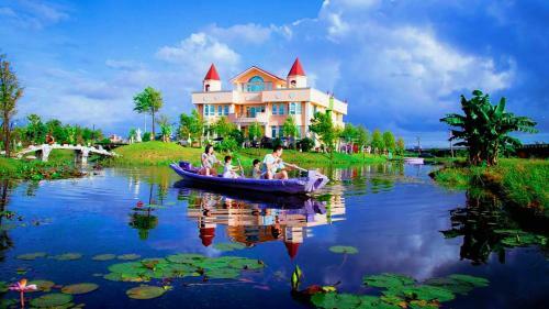 Love Lake Castle