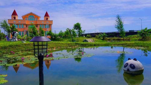 Love Lake Castle