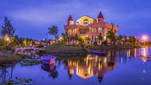 Love Lake Castle