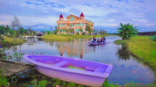 Love Lake Castle