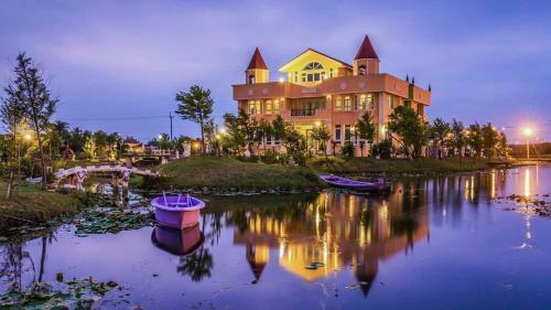 Love Lake Castle