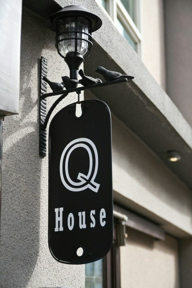 Hotel Q House