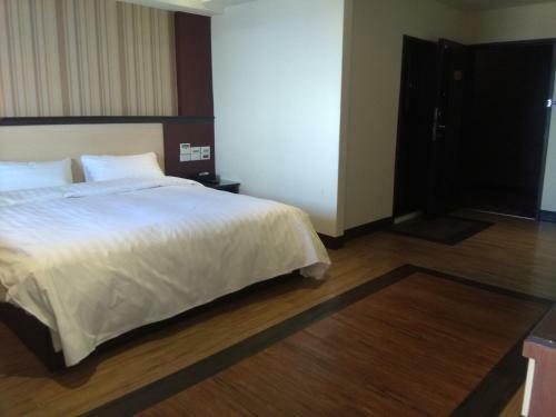 Dengfeng Milan Business Hotel