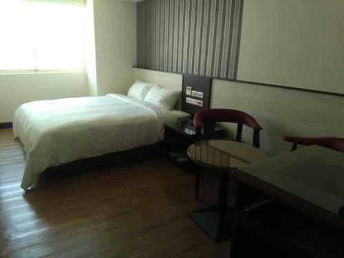 Dengfeng Milan Business Hotel