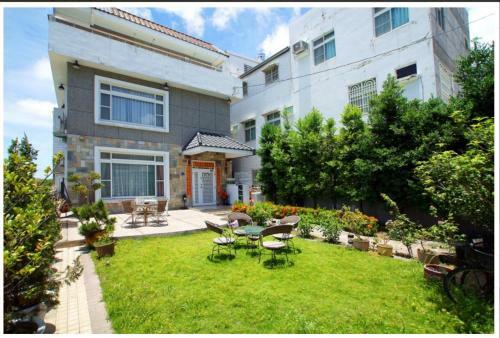 Bed & Breakfast Emaly Homestay