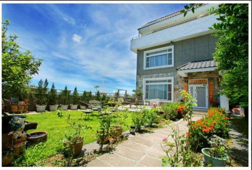 Bed & Breakfast Emaly Homestay