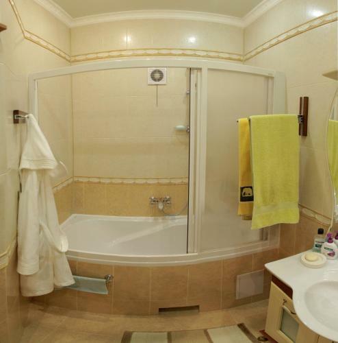 New Luxury 2 Rooms Apartment