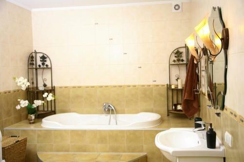 Golden Park Apartments
